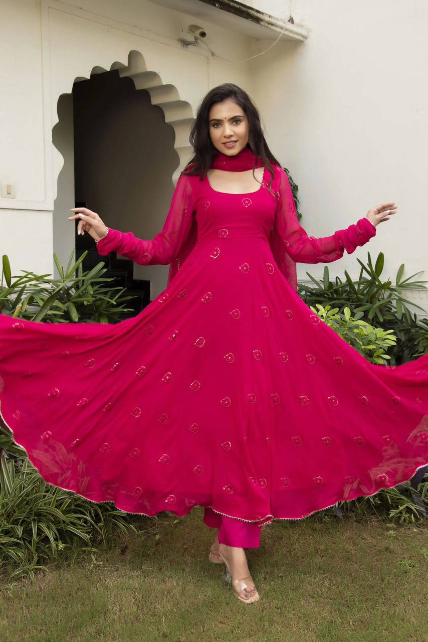 Floral Georgette Anarkali with Embroidered Neckline & Lace Dupatta – Timeless Elegance