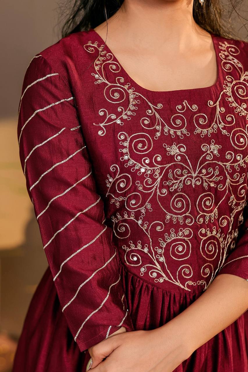 Floral Elegance: Embroidered Maroon Kurta Set for Special Events Luxurious Maroon Kurta Set with Dupatta for Celebrations