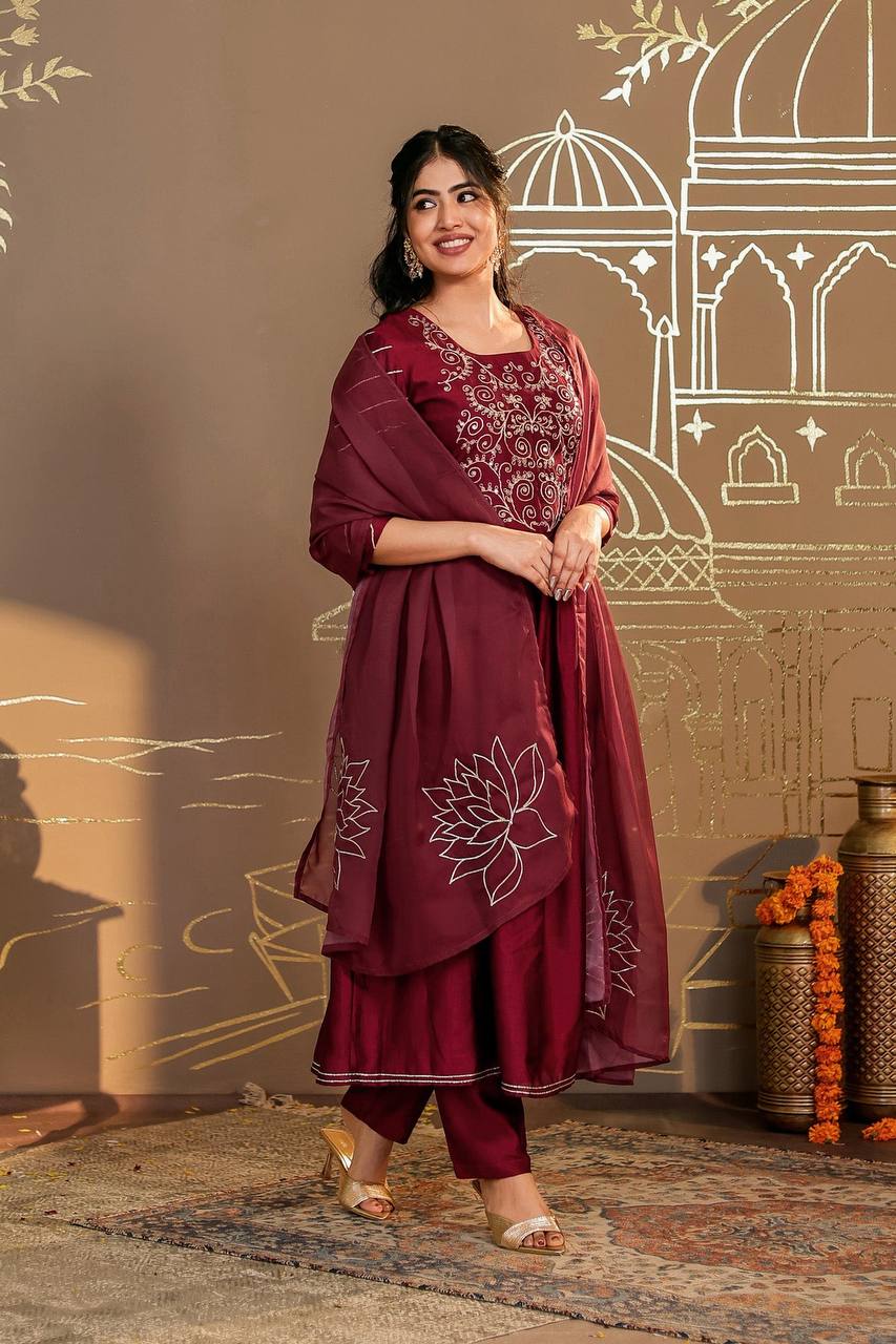 Floral Elegance: Embroidered Maroon Kurta Set for Special Events Luxurious Maroon Kurta Set with Dupatta for Celebrations