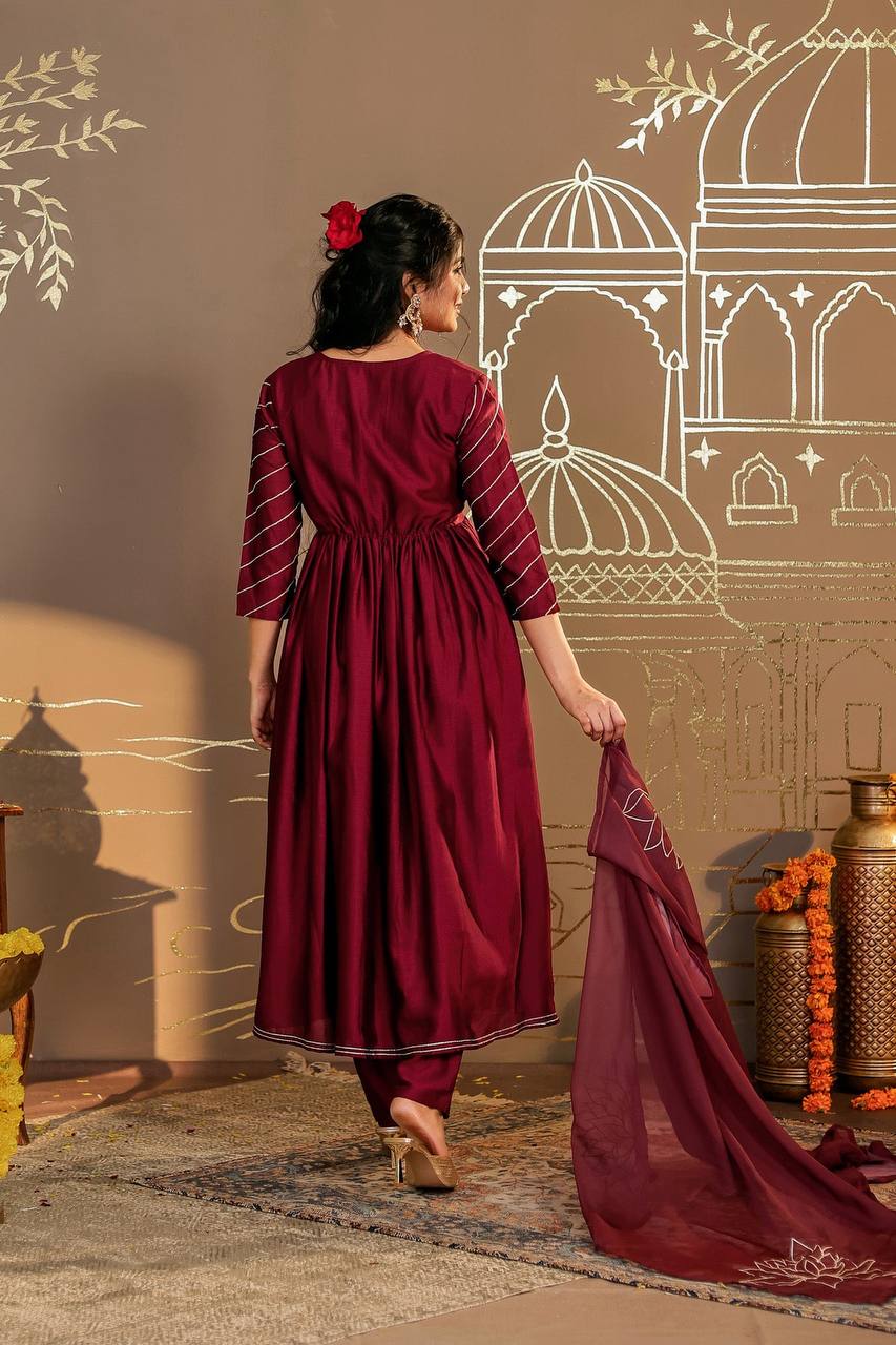 Floral Elegance: Embroidered Maroon Kurta Set for Special Events Luxurious Maroon Kurta Set with Dupatta for Celebrations