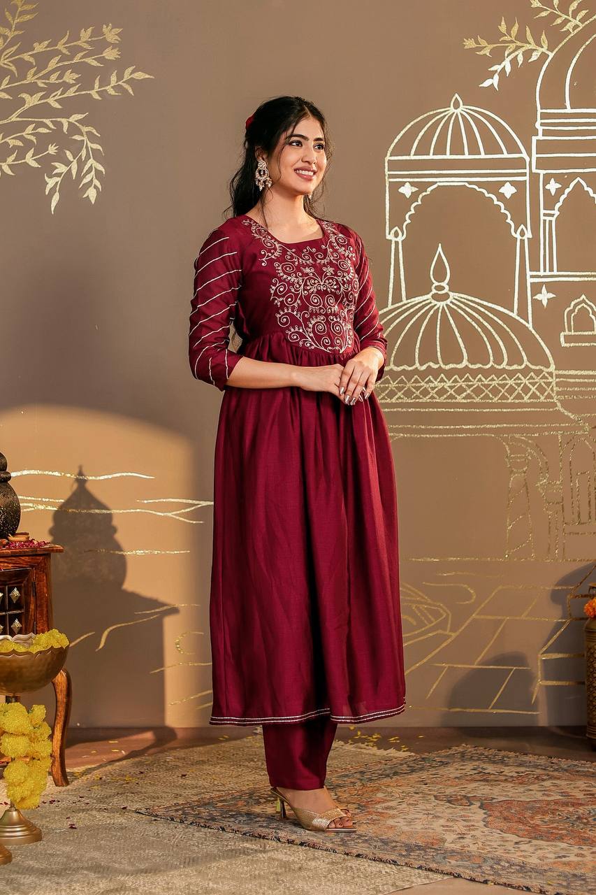 Floral Elegance: Embroidered Maroon Kurta Set for Special Events Luxurious Maroon Kurta Set with Dupatta for Celebrations