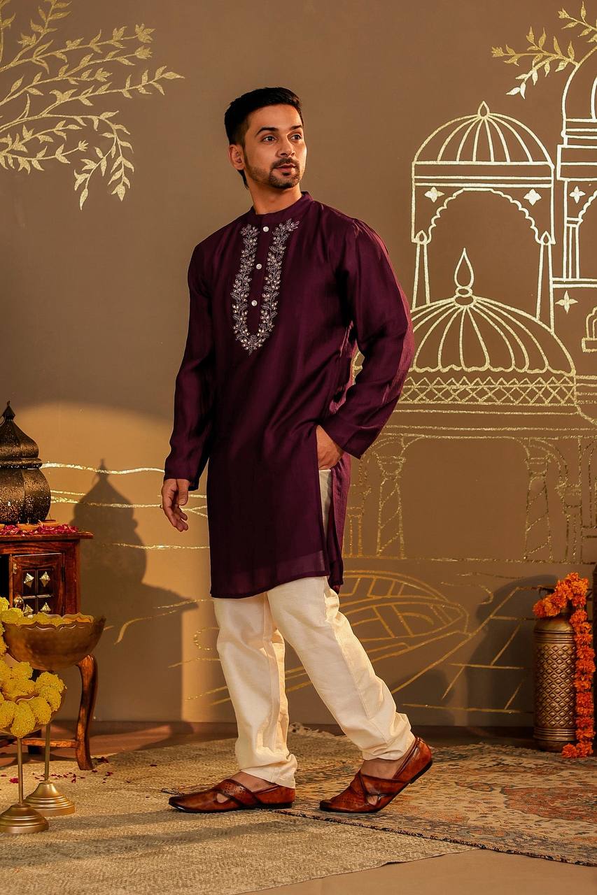 Regal Magenta Silk Kurta – Perfect for Festive Celebrations Elegant Hand-Embroidered Magenta Silk Kurta for Men