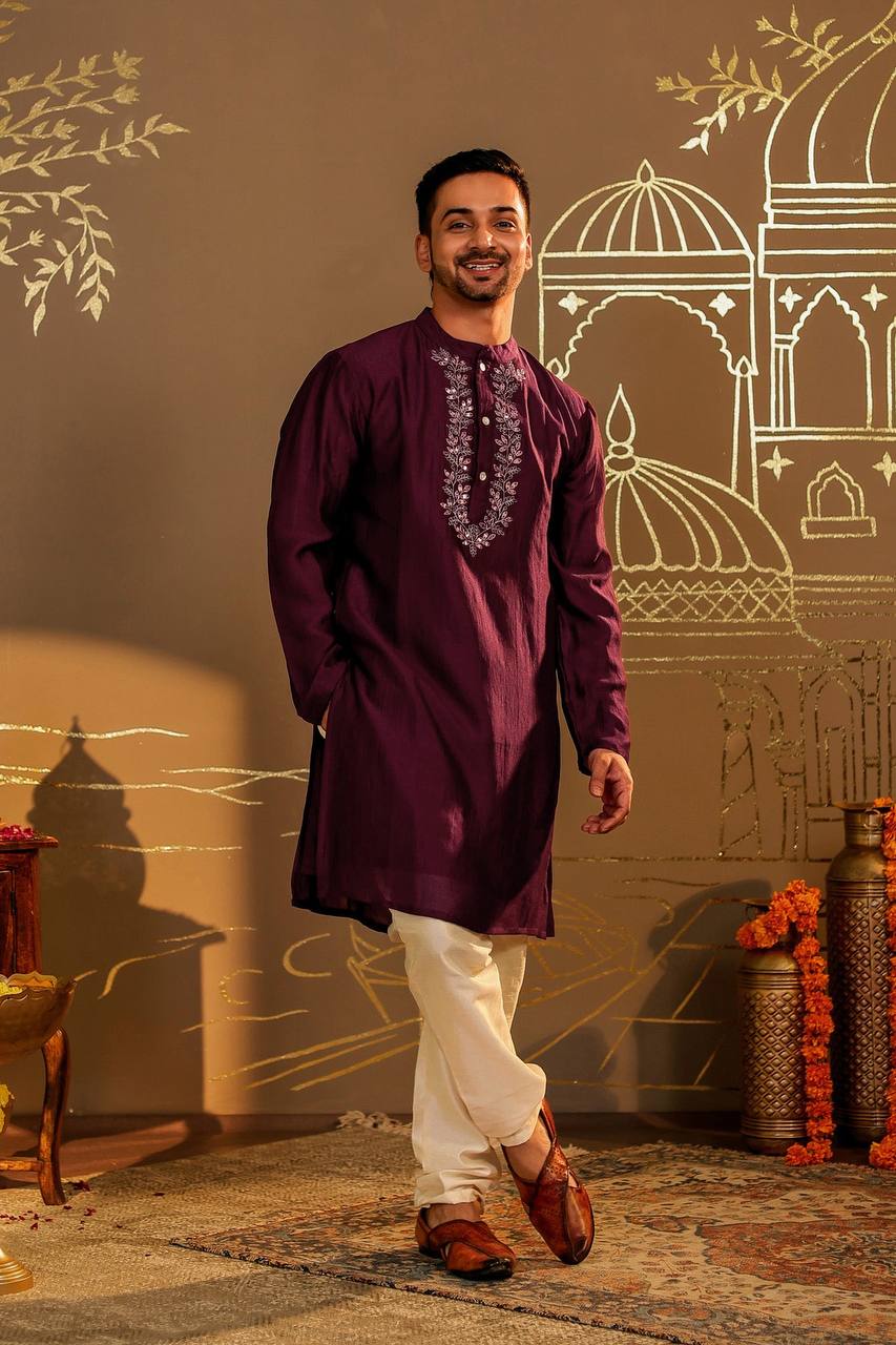 Regal Magenta Silk Kurta – Perfect for Festive Celebrations Elegant Hand-Embroidered Magenta Silk Kurta for Men