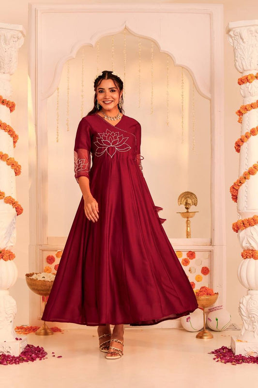 Alishka Maroon Muslin Silk Kurti: Timeless Lotus Elegance Lotus Embroidered Muslin Silk Kurti: Grace Redefined