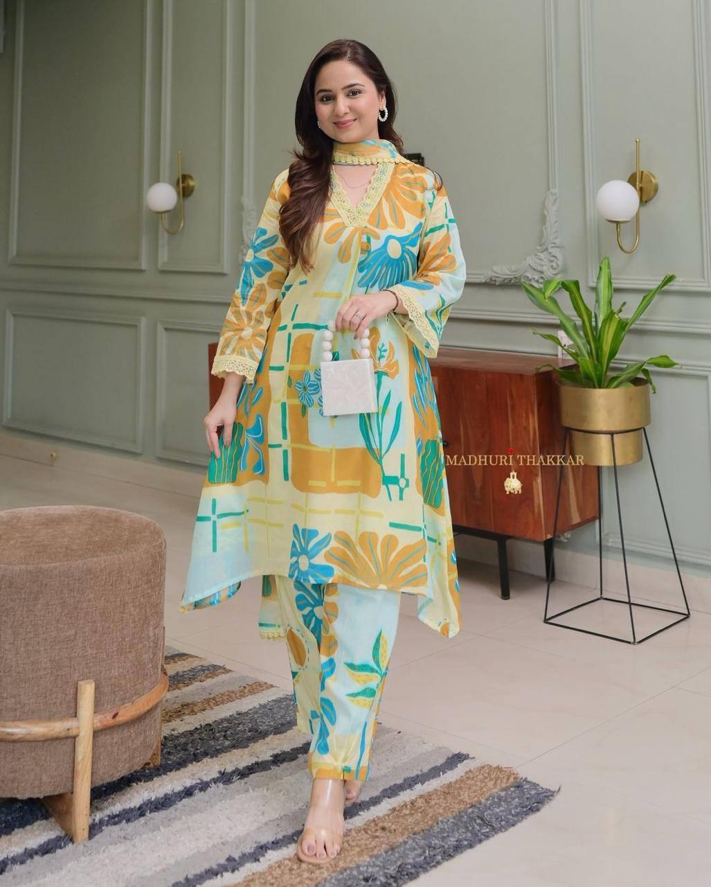 Abstract Floral Embroidered Cotton Suit Set – Timeless Elegance