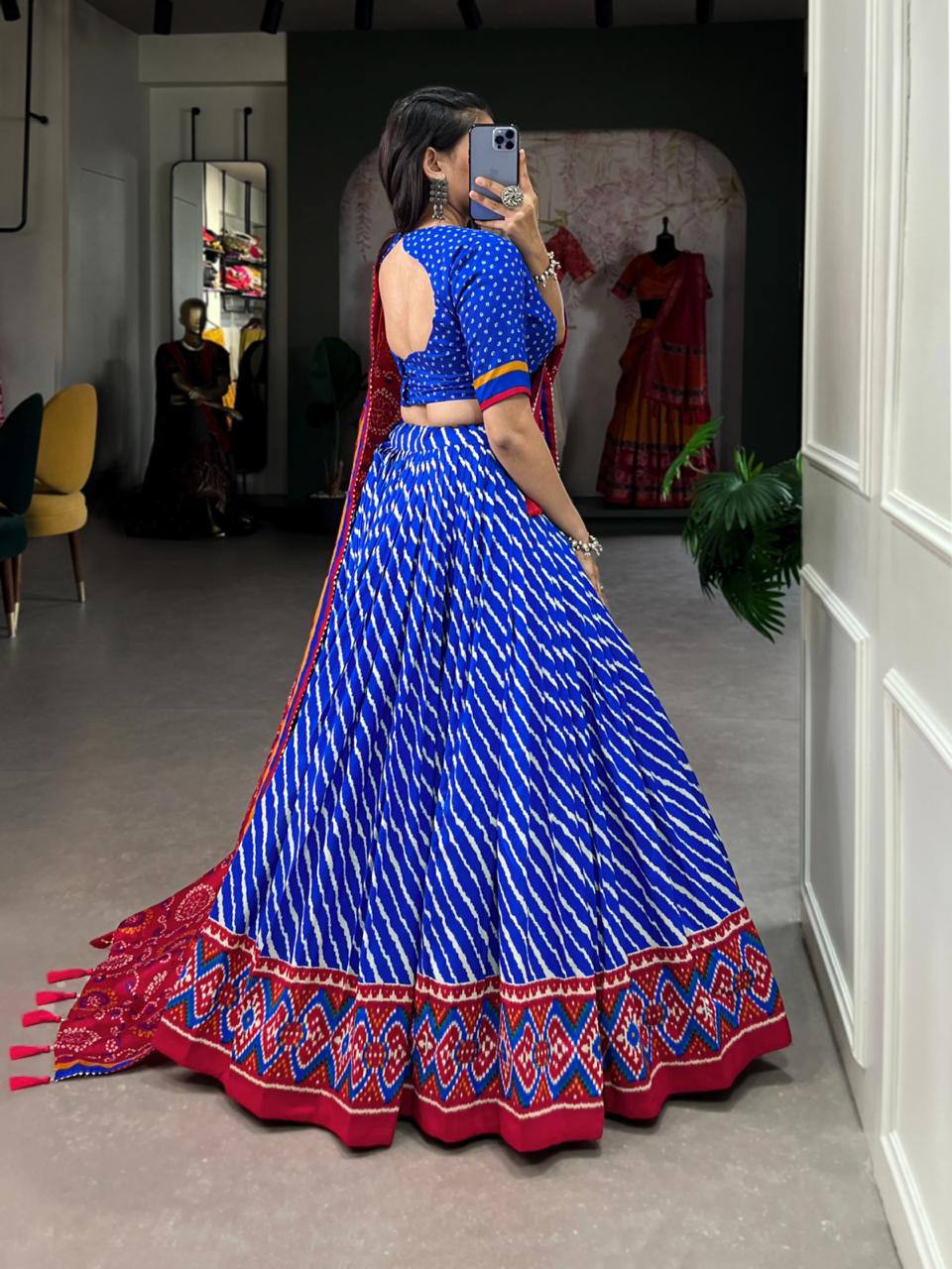 "Exquisite Gujarati Navratri Lehenga Set with Lehariya Dupatta & Traditional Print Detailing"